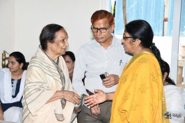 Celebs Pay Condolences to C Narayana Reddy